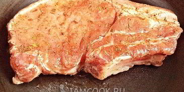 стейк из свинины на кости