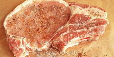 стейк из свинины на кости