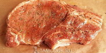 стейк из свинины на кости