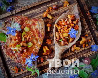 Стейк из свинины на сковороде