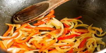 стейк из свиной вырезки со смородиновым соусом