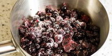 стейк из свиной вырезки со смородиновым соусом