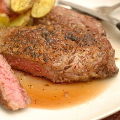 Стейк из телятины на сковороде