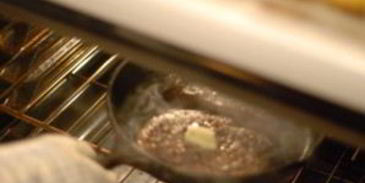 стейк из телятины на сковороде