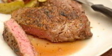 стейк из телятины на сковороде