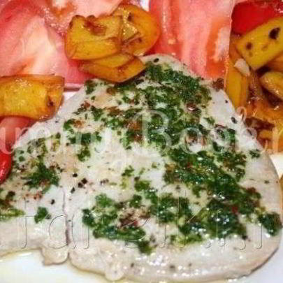 Стейк из тунца с острым зеленым соусом