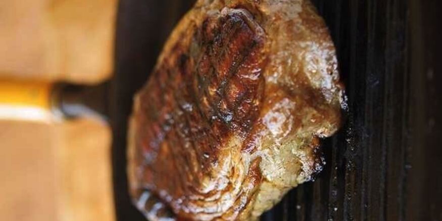 Рецепт стейка портерхауса с маслома иза красного вины