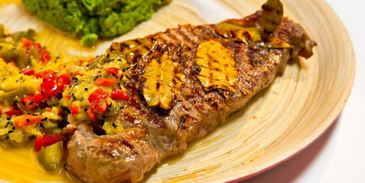 стейк рибай с остро-сладким соусом