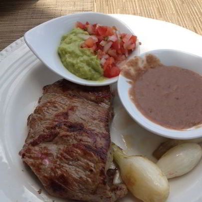 Стейк с гуакамоле