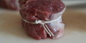 стейк с кровью