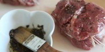 стейк с кровью