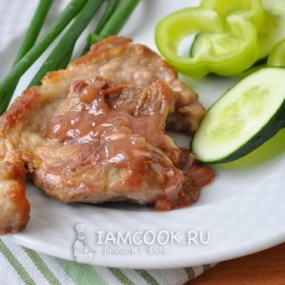 Стейк с соусом из красного вина