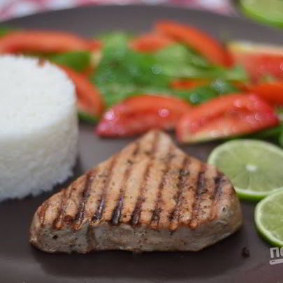 Стейк тунца на гриле