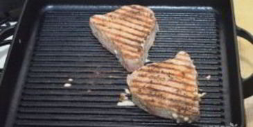 стейк тунца на гриле