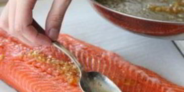 стейки форели, запеченные в духовке