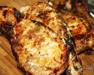 Стейки из свиной корейки в томатном маринаде