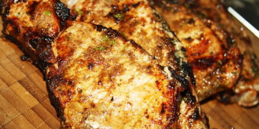 Рецепт стейков из свиной корейки в томатном маринаде