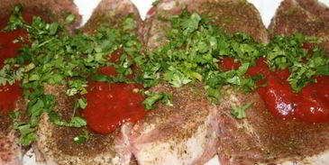 стейки из свиной корейки в томатном маринаде