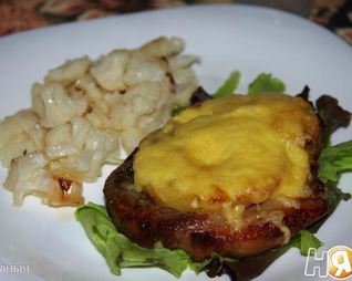 Стейки из свиной шеи по-французски