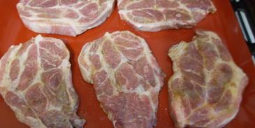 стейки из свиной шеи по-французски