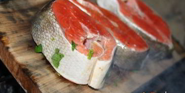 стейки нерки на гриль-доске