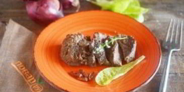 стейки с соусом адобо