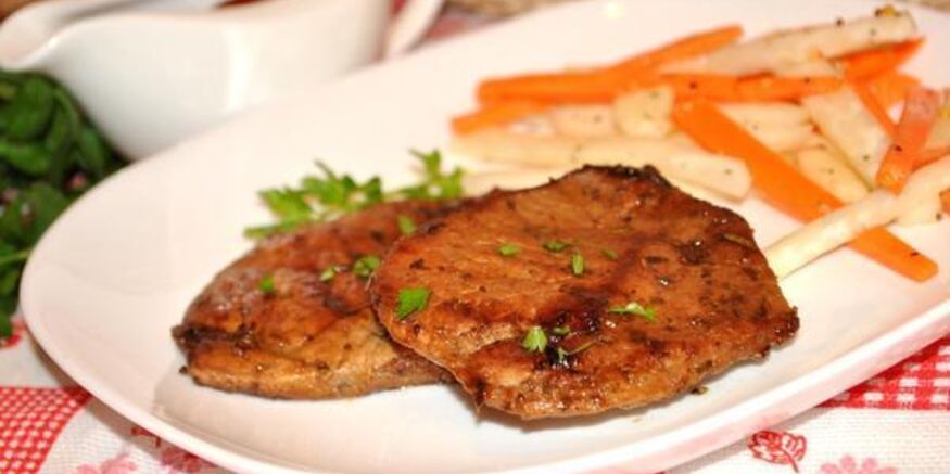 Рецепт свиного стейка-гриля с ароматными травами