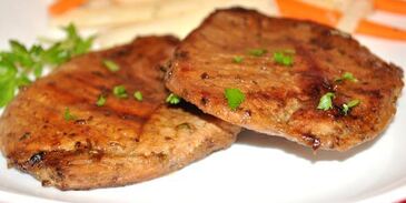 свиной стейк-гриль с ароматными травами