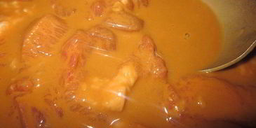 свинина в кисло-сладком соусе с жареным рисом на гарнир — ужин родом из китая