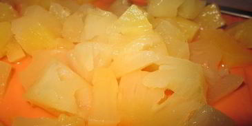 свинина в кисло-сладком соусе с жареным рисом на гарнир — ужин родом из китая