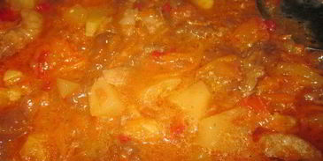 свинина в кисло-сладком соусе с жареным рисом на гарнир — ужин родом из китая