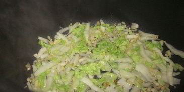 свинина в кисло-сладком соусе с жареным рисом на гарнир — ужин родом из китая