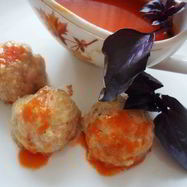 Рецепт Куриных тефтелей с базиликом и томатным соусом