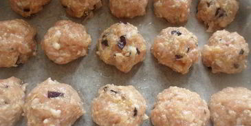 куриные тефтели с базиликом и томатным соусом