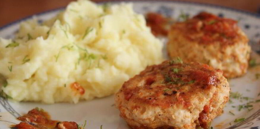 Рецепт куриных тефтелей в томатном соусе