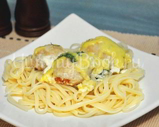 Куриные тефтельки под сырным соусом