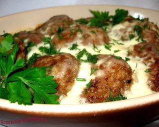 Мясные тефтели под сливочно-молочным соусом