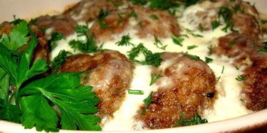 Рецепт мясных тефтелей под сливочно-молочным соусом