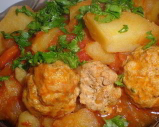 Мясные тефтели с картофелем и перцем