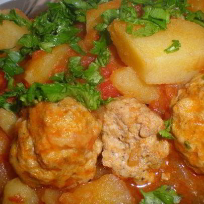 Мясные тефтели с картофелем и перцем