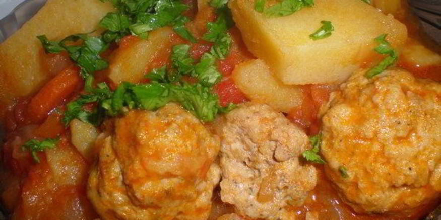 Рецепт мясных тефтелей с картофелем и перцем