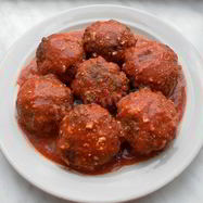 Рецепт Мясных тефтелей с рисом и овощами в томатном соусе