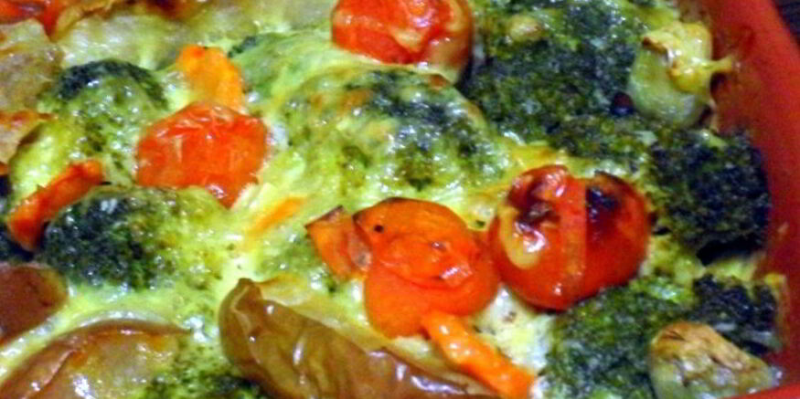 Рецепт мясных тефтелей, запеченных под овощной шубой и молочным соусом