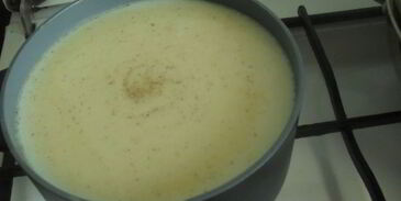 мясные тефтели, запеченные под овощной шубой и молочным соусом