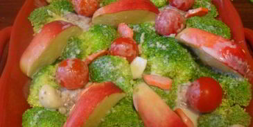 мясные тефтели, запеченные под овощной шубой и молочным соусом