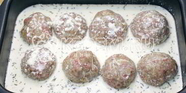 рождественский венок из тефтелей