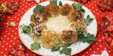 рождественский венок из тефтелей
