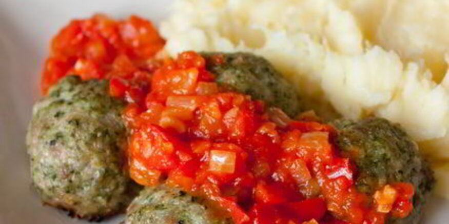 Рецепт шпинатных тефтелей с перечныма соусома