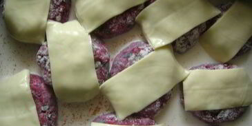 свекольно-мясные тефтели с грибной начинкой