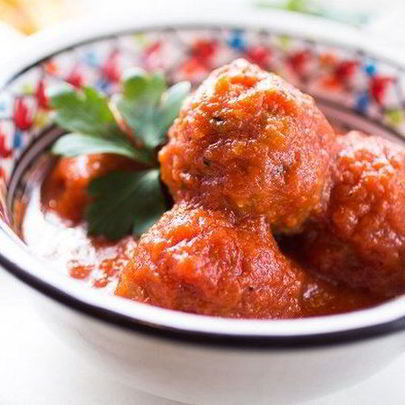 Тефтели из фасоли в томатной подливке